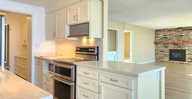 Building Photo - 2 Bedroom Condo in Mukilteo Available Now!