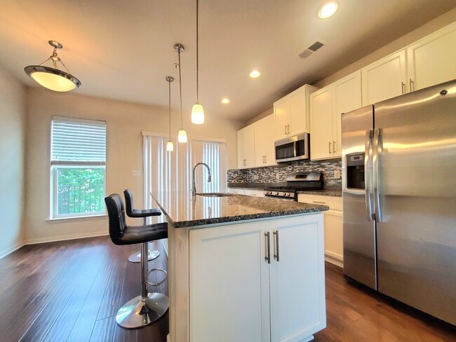 Building Photo - 135 Prado Ln
