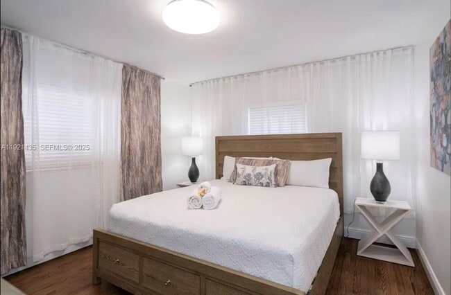 Building Photo - 35 SW 28th Rd