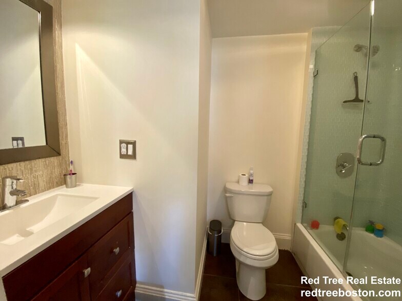 Building Photo - 55 Eliot Cres