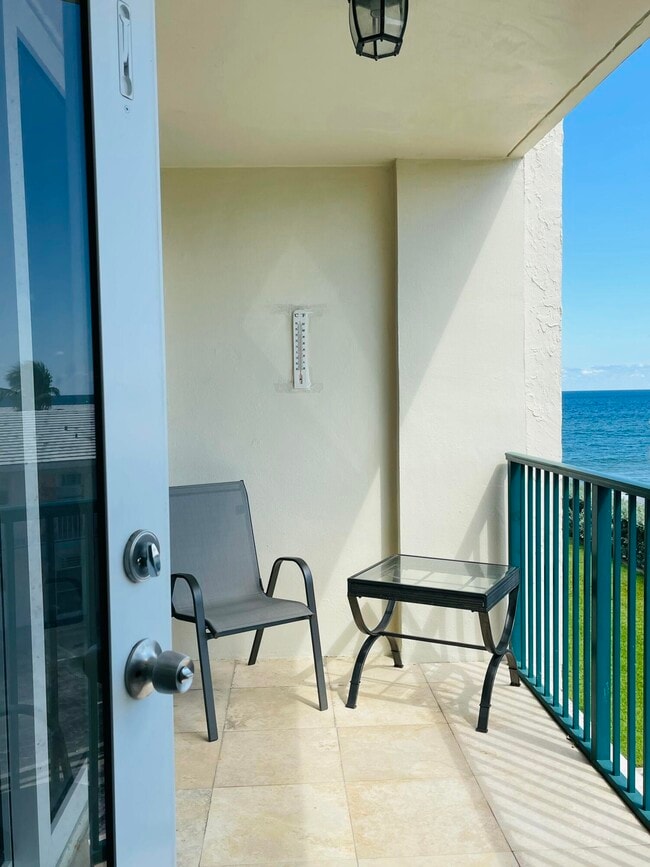 Building Photo - 1237 Hillsboro Mile