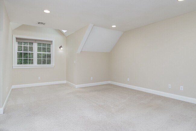 Building Photo - 4 Country Candle Ln
