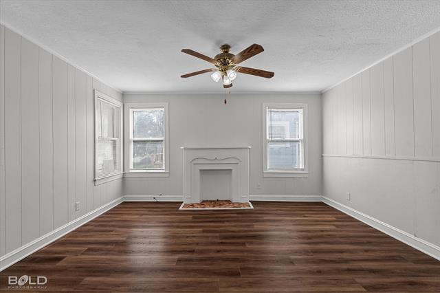 Building Photo - 245 E Elmwood St