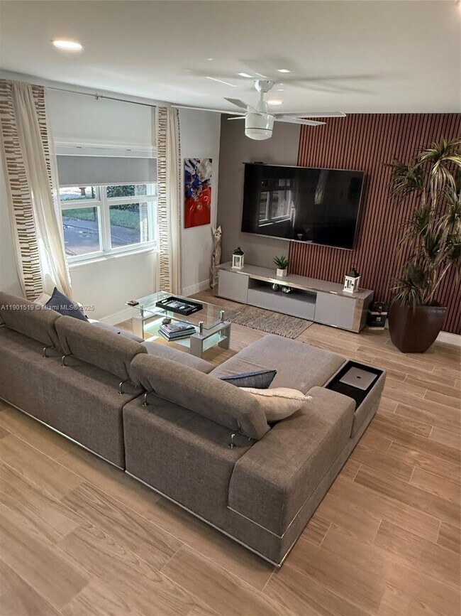 Building Photo - 1637 SE 1st St