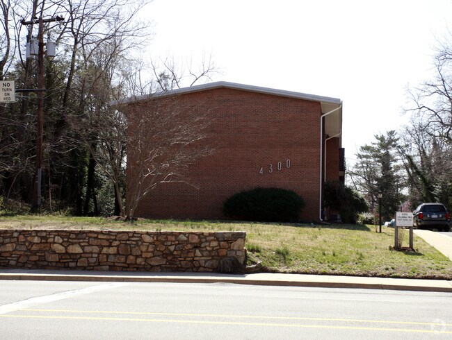 Building Photo - Columbia Courts