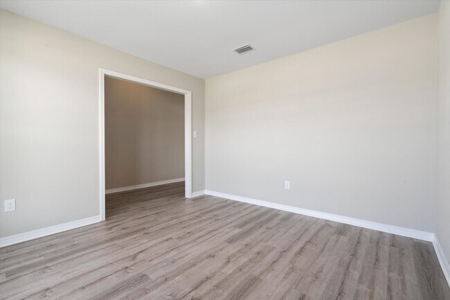 Building Photo - 4 Bedroom Beauty in Foley