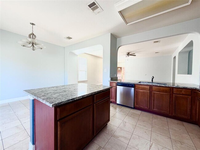 Building Photo - 1721 E Mesa Park Dr