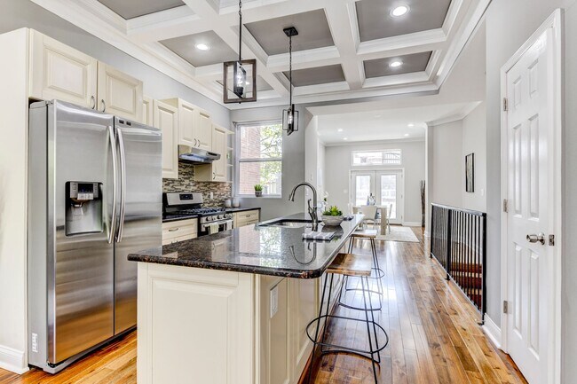 Building Photo - 3 Bed 2.5 Bath - Bloomingdale Condo - 1 Assigned Parking Space