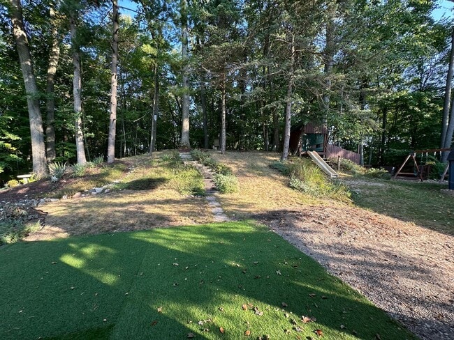 Building Photo - Large 4 bedroom ranch in Forest Hills