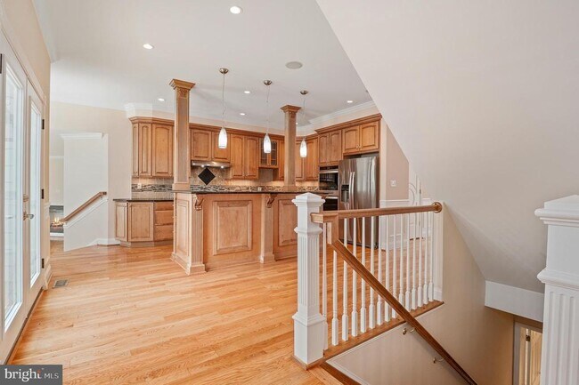 Building Photo - 5905 Lone Oak Dr