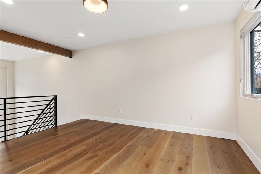 Building Photo - 810 E 800 S