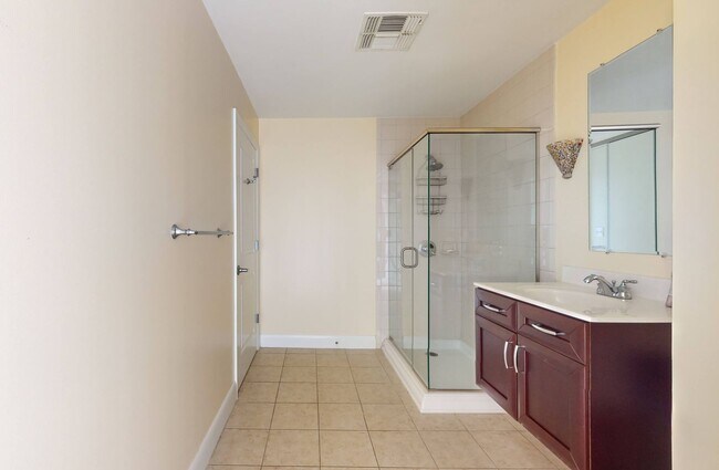 Building Photo - 210 Rocketts Way