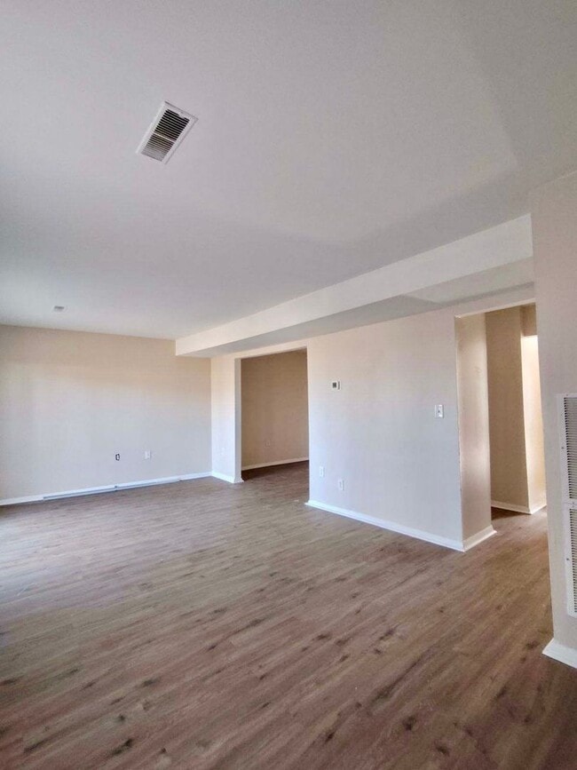 Building Photo - Available 3 Bedroom 1.5 bath Townhouse in Fredericksburg, Stafford County