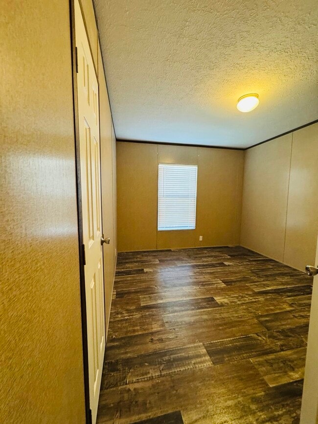2ond bedroom - 7151 Woodlake Pky
