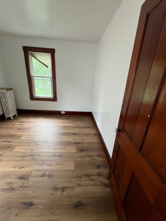 Building Photo - Large Newly Renovated 3 Bed/1 Bath Single ...