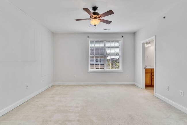 Building Photo - Spacious End Unit with Garage in Gated Com...