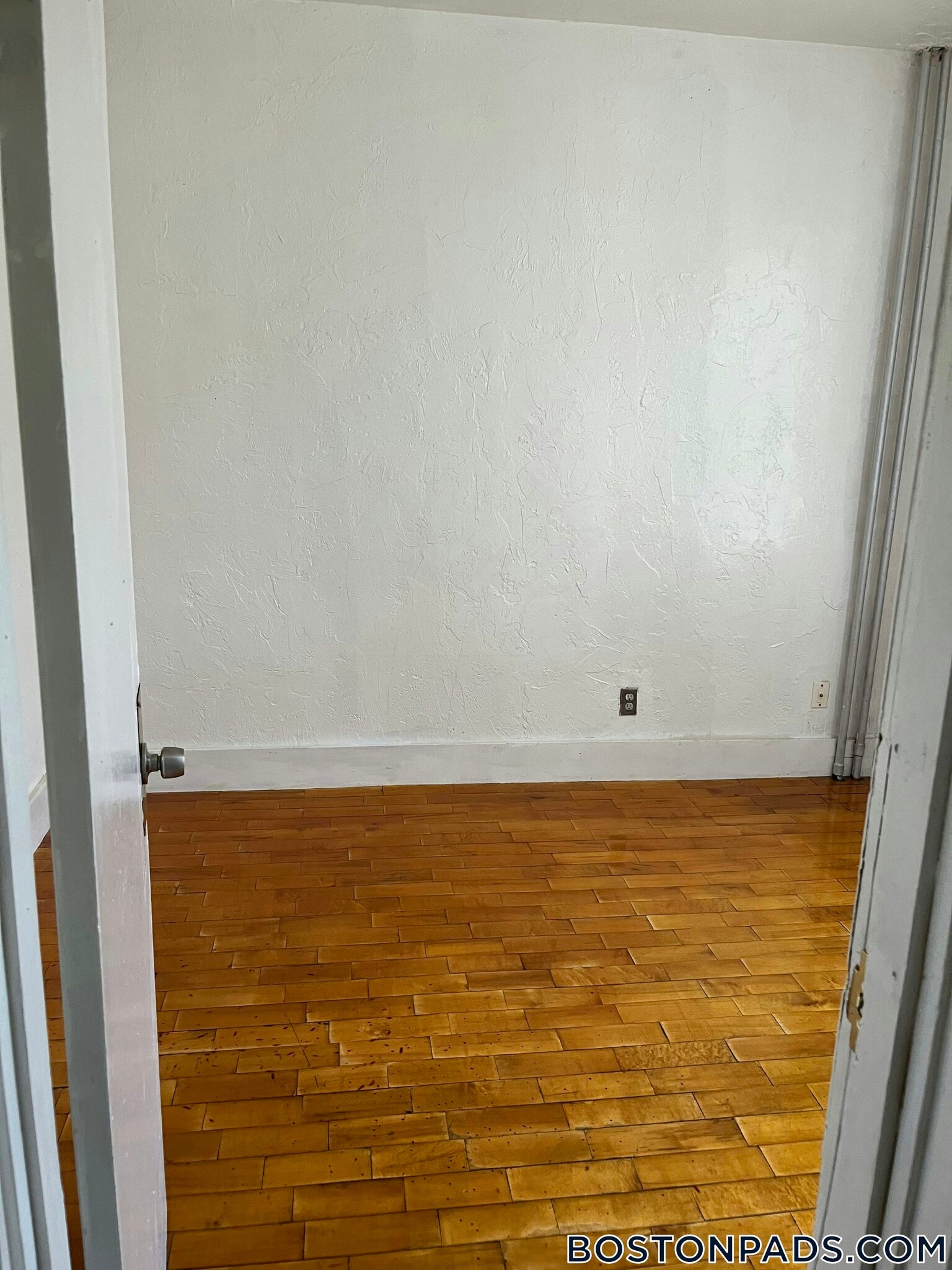 Building Photo - 8 Adella Pl