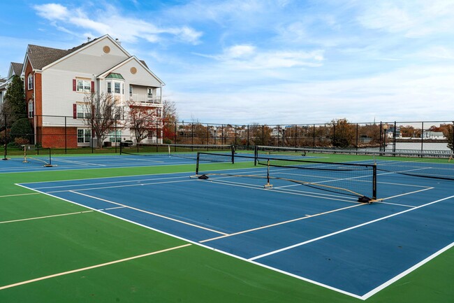 Building Photo - 144 Cherry St