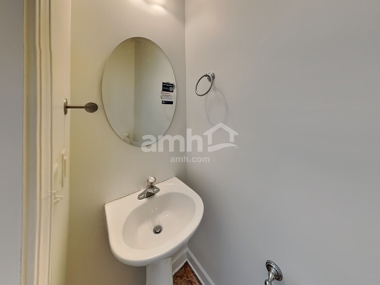 Building Photo - 8317 Suttonview Dr