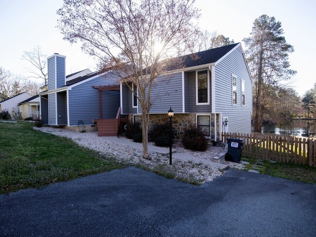 Building Photo - Move in ready 3 bedroom home