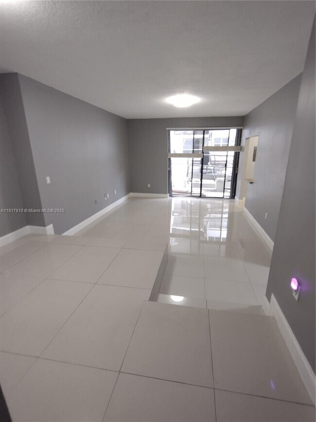 Building Photo - 6061 Collins Ave