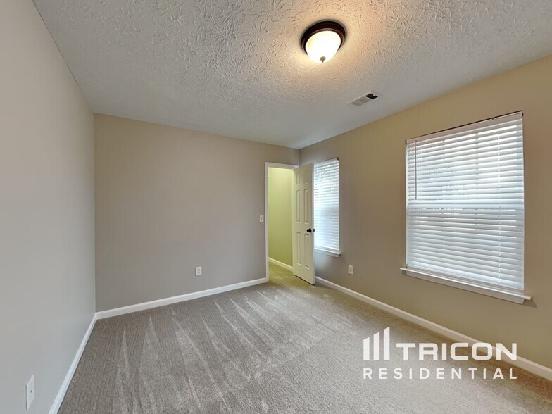 Building Photo - 8665 River Rock Ct