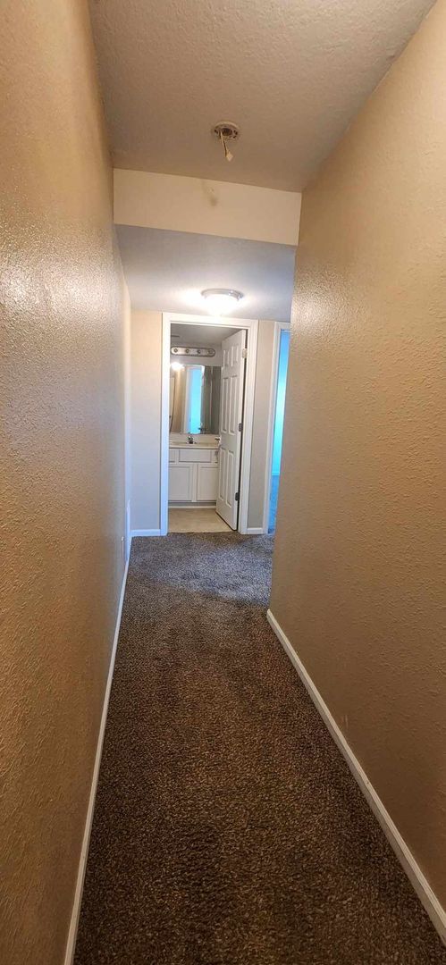 Building Photo - Spacious Town home for rent!