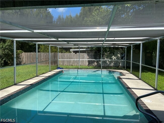 Building Photo - 7906 Suncoast Dr