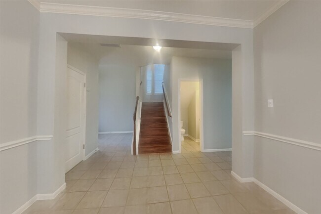Building Photo - 3631 Royal Royce Dr