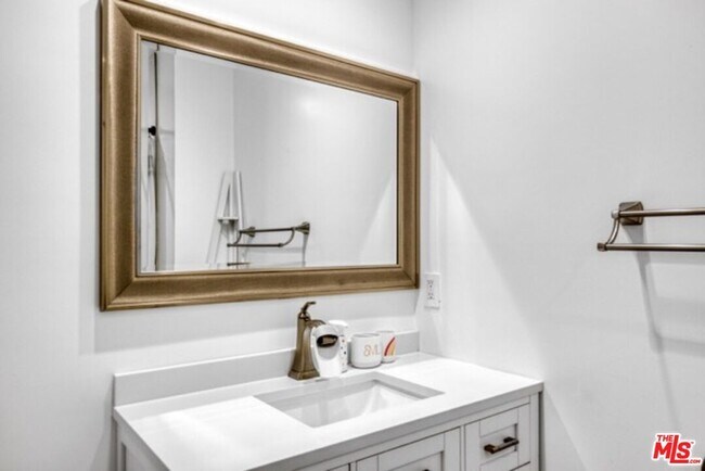 Building Photo - 4852 Seldner St E