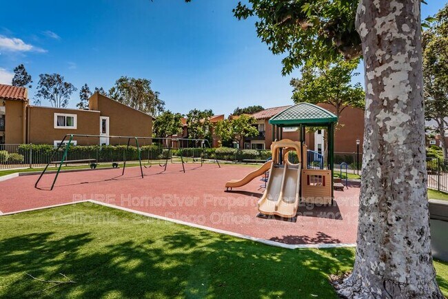 Building Photo - 17087 W Bernardo Dr