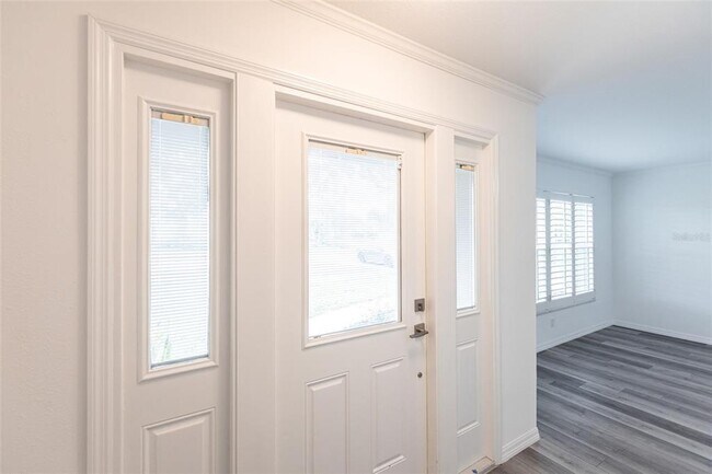 Building Photo - 326 W Grace St