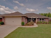 Building Photo - 207 Healey Dr