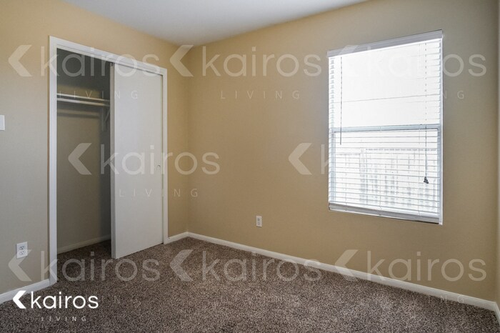 Building Photo - 711 Perseus Dr