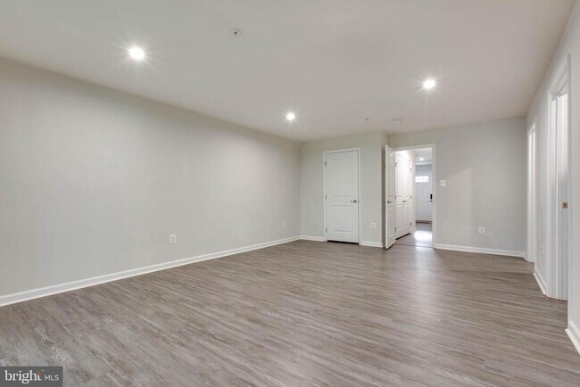 Building Photo - 3004 Cornfield Ave