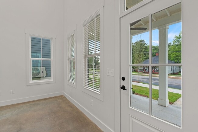 Building Photo - Like New! 2 bedroom 2 bathroom cottage sty...