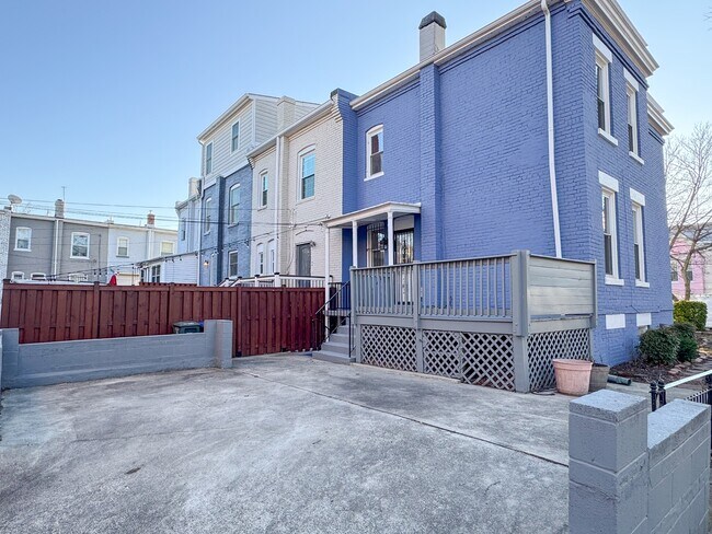 Building Photo - 1013 9th St NE