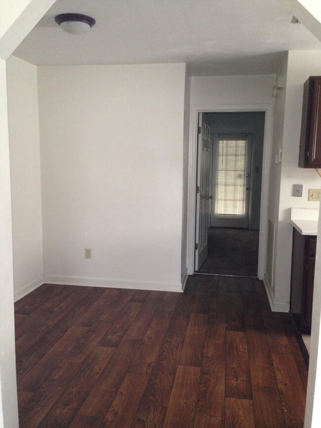 Building Photo - 2901 Richview Park Cir S
