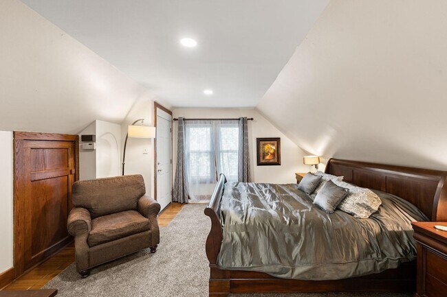 Building Photo - 2707 Garfield Ave