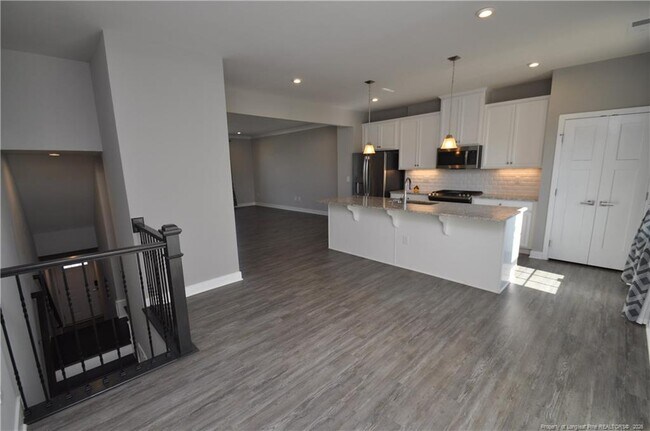 Building Photo - 200 Misty Pike Dr