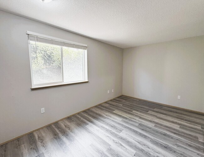 Building Photo - 10620 SW Davies Rd