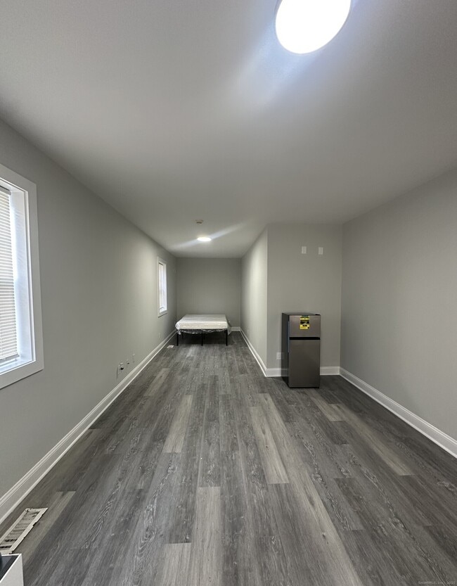 Building Photo - 1065 Central Ave