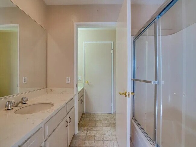 Building Photo - 14804 Magnolia Blvd