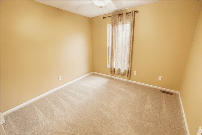 Building Photo - 3075 Greenwich Ct