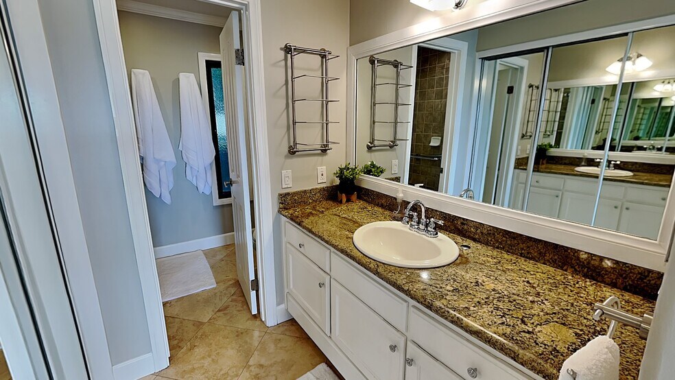 Building Photo - 3999 Crown Point Dr