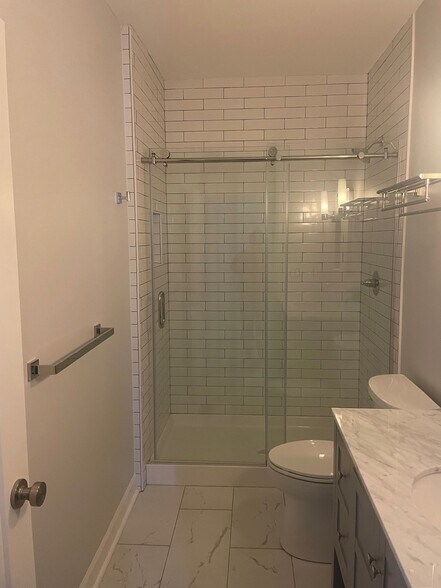 Gleaming Bathroom w/ Walk-in Shower - 216 Findlay St