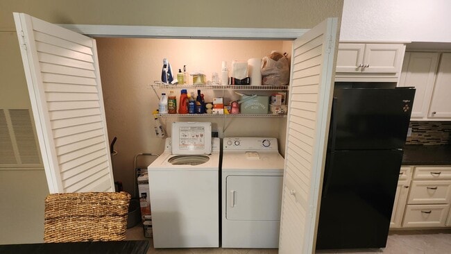 Building Photo - 4152 Central Sarasota Pkwy