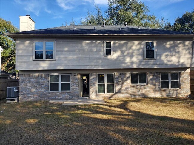 Building Photo - 2111 Aberdeen Dr