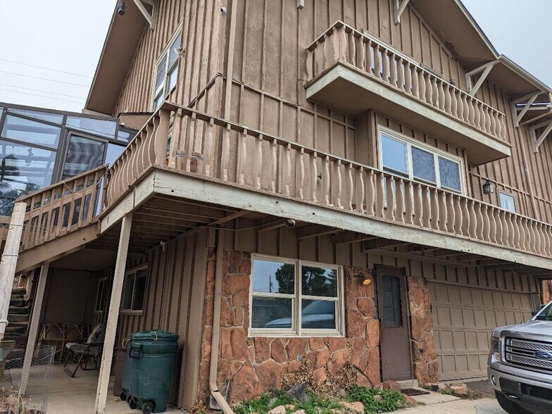 Building Photo - 1393 S Foothill Dr