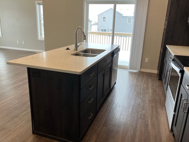 Building Photo - 4 Bed 2.5 Bath Single Family Home